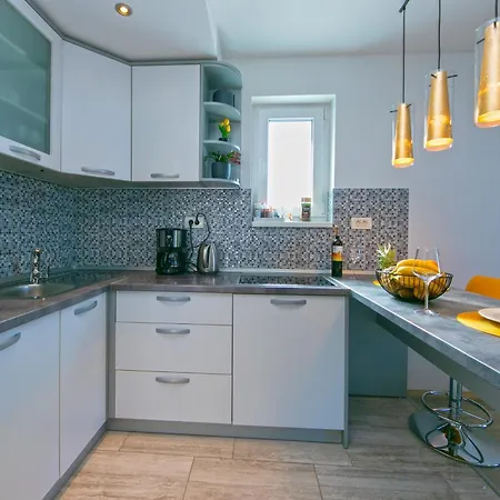 Apartments Nataly With Free Parking Makarska Exterior photo