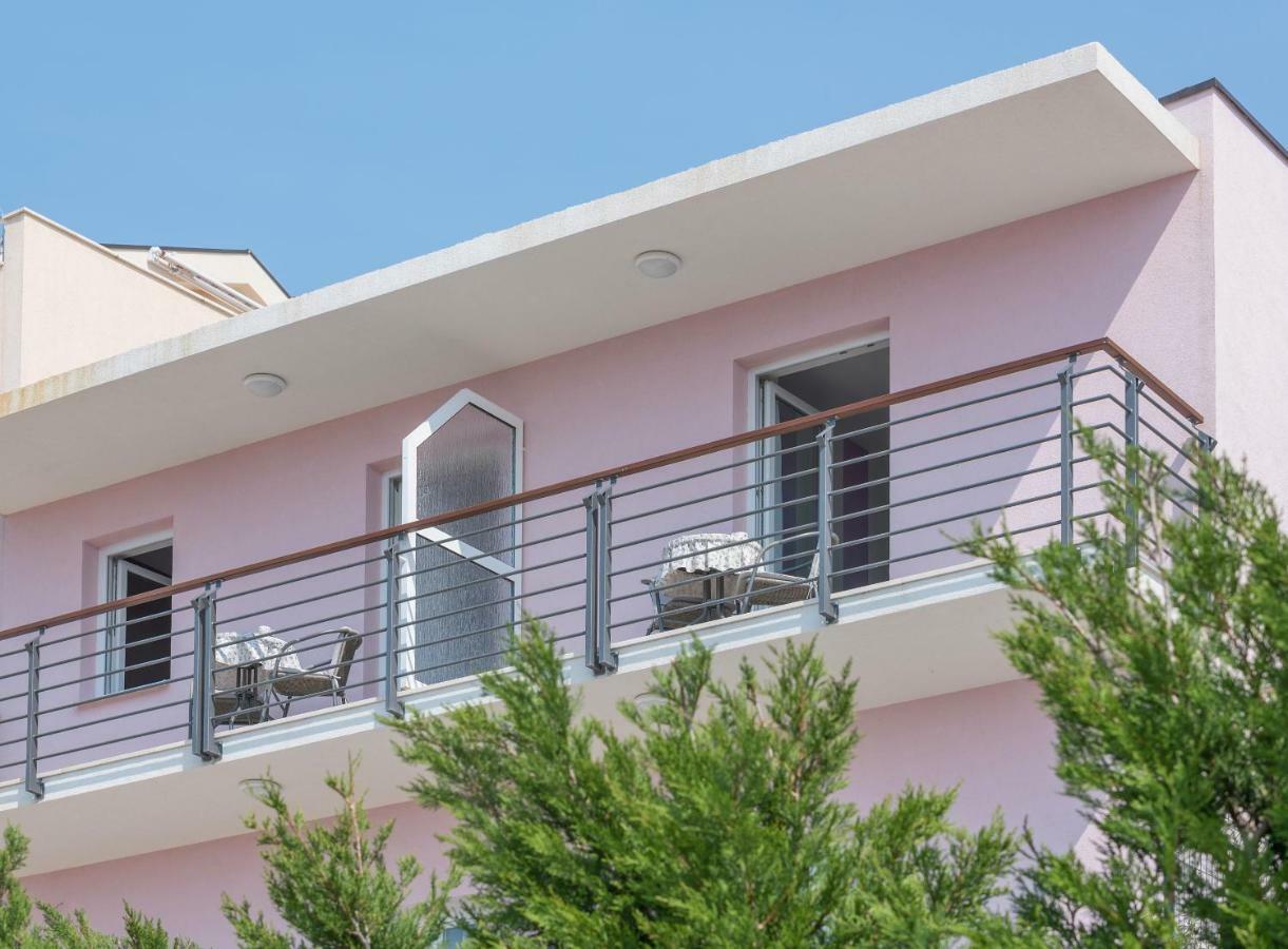 Nataly With Free Parking Apartment